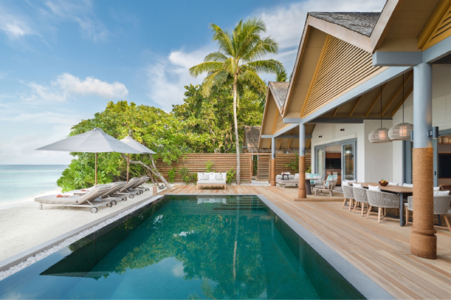 Vakkaru Maldives four-bedroom beach pool retreat with outdoor pool and dining area